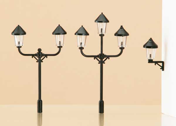 4 Park & 2 wall lamp posts<br /><a href='images/pictures/Auhagen/42631.jpg' target='_blank'>Full size image</a>